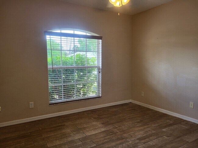 1883 Yankee Ter in North Port, FL - Foto de edificio - Building Photo