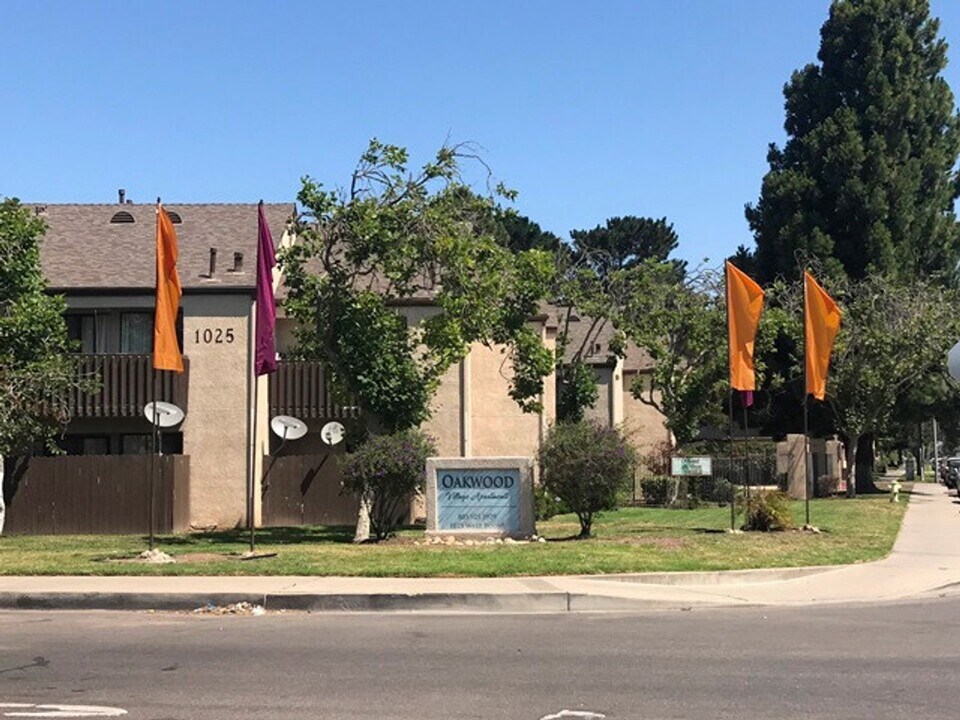 1025 W Boone St in Santa Maria, CA - Building Photo