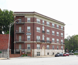 Guilford Manor in Baltimore, MD - Building Photo - Building Photo