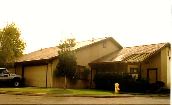 415 Acacia St in Tracy, CA - Building Photo