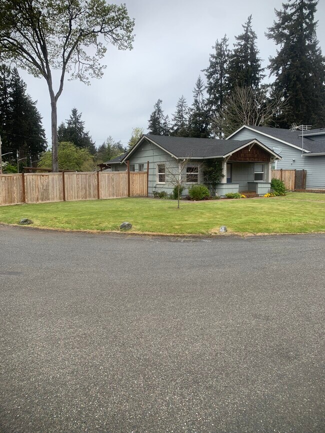 12912 Naomilawn Dr SW in Tacoma, WA - Building Photo - Building Photo