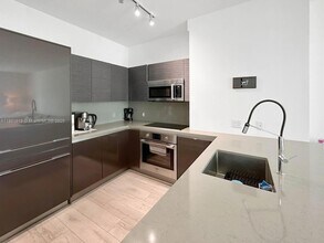 1080 Brickell Ave, Unit 2305 in Miami, FL - Building Photo - Building Photo