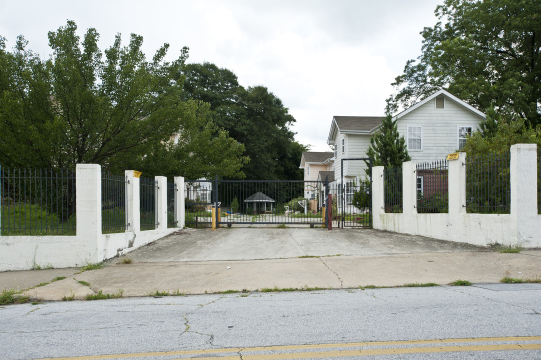 Manor Partners Apartments in Atlanta, GA - Building Photo