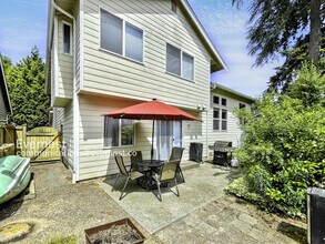 8833 NE 178th St in Bothell, WA - Building Photo - Building Photo