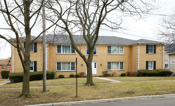 1630 Mcgovern St in Highland Park, IL - Building Photo - Building Photo