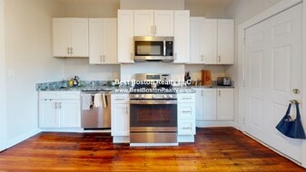 309 Hurley St in Cambridge, MA - Building Photo