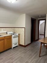 1100 N 4th St, Unit Upstairs unit in Springfield, IL - Building Photo