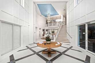 Town Hollywood in Hollywood, FL - Foto de edificio - Building Photo