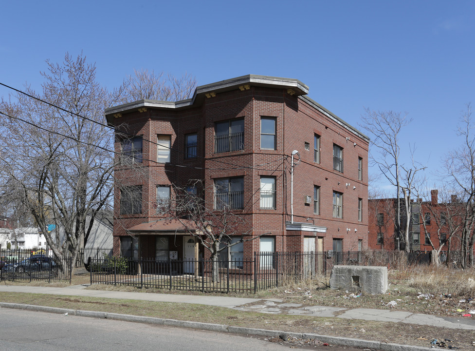 110 Edwards St in Hartford, CT - Building Photo