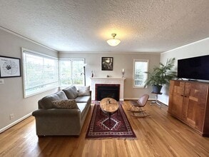 2828 SE 59th Ave in Portland, OR - Building Photo - Building Photo