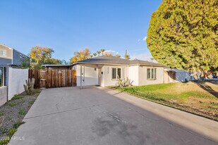 2722 E Virginia Ave in Phoenix, AZ - Building Photo