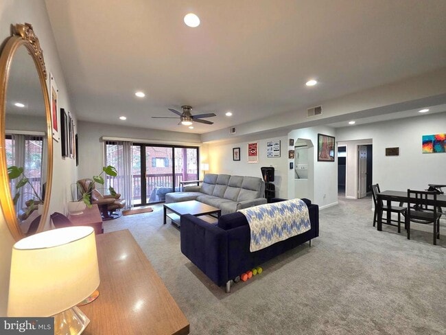 2700 Dartmouth Rd in Alexandria, VA - Building Photo - Building Photo