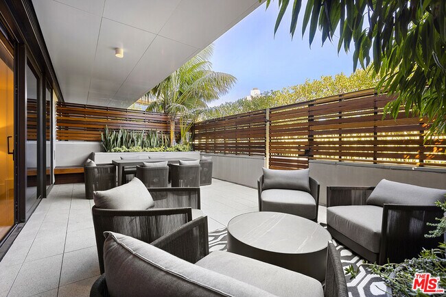 8420 Sunset Blvd in West Hollywood, CA - Building Photo - Building Photo