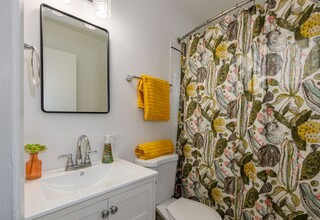 7411 N Fessenden St in Portland, OR - Foto de edificio - Building Photo