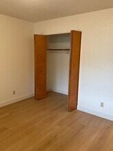 327 Bassett St in Petaluma, CA - Foto de edificio - Building Photo