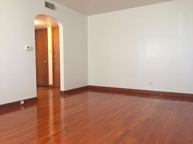205 S 65th St in Milwaukee, WI - Building Photo - Building Photo