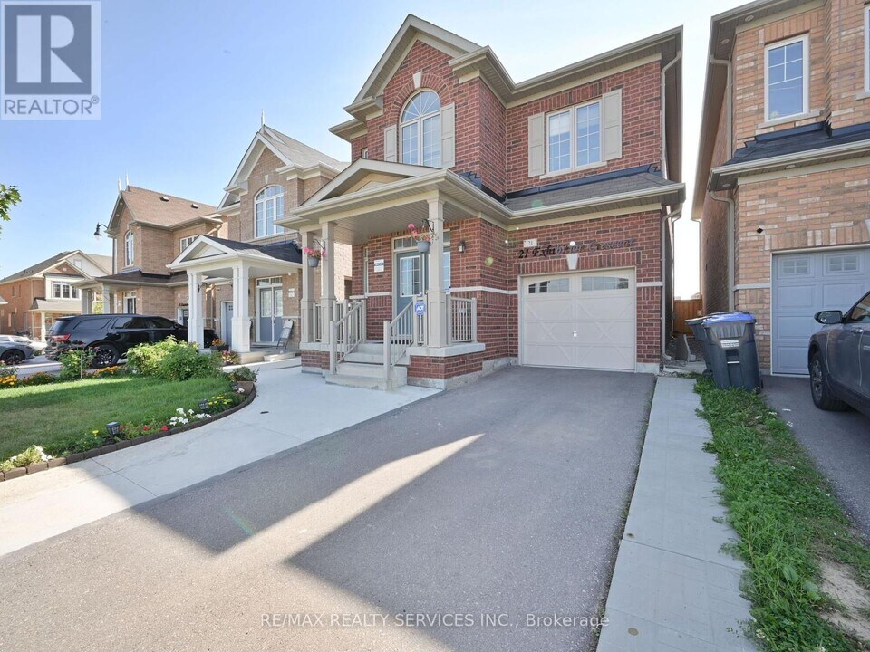 21 Exhibition Cres in Brampton, ON - Building Photo