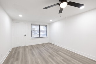 Flats at 2875 - Newly-Renovated Single-Story! in Lexington, KY - Foto de edificio - Interior Photo