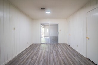 5306 Gary Ave in Lubbock, TX - Foto de edificio - Building Photo