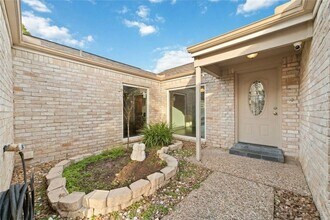 7107 Plaza Del Sol Dr in Houston, TX - Building Photo - Building Photo