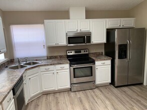 10320 Fordham St in Spring Hill, FL - Building Photo - Building Photo