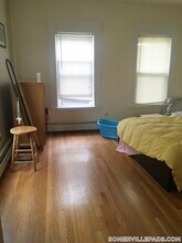 28R Cherry St, Unit 1 in Somerville, MA - Foto de edificio - Building Photo