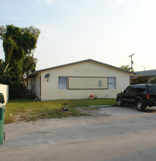 801 SE 18th St in Fort Lauderdale, FL - Foto de edificio - Building Photo