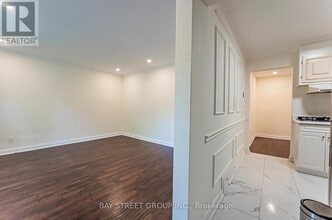 394 Centre St E in Richmond Hill, ON - Building Photo - Building Photo