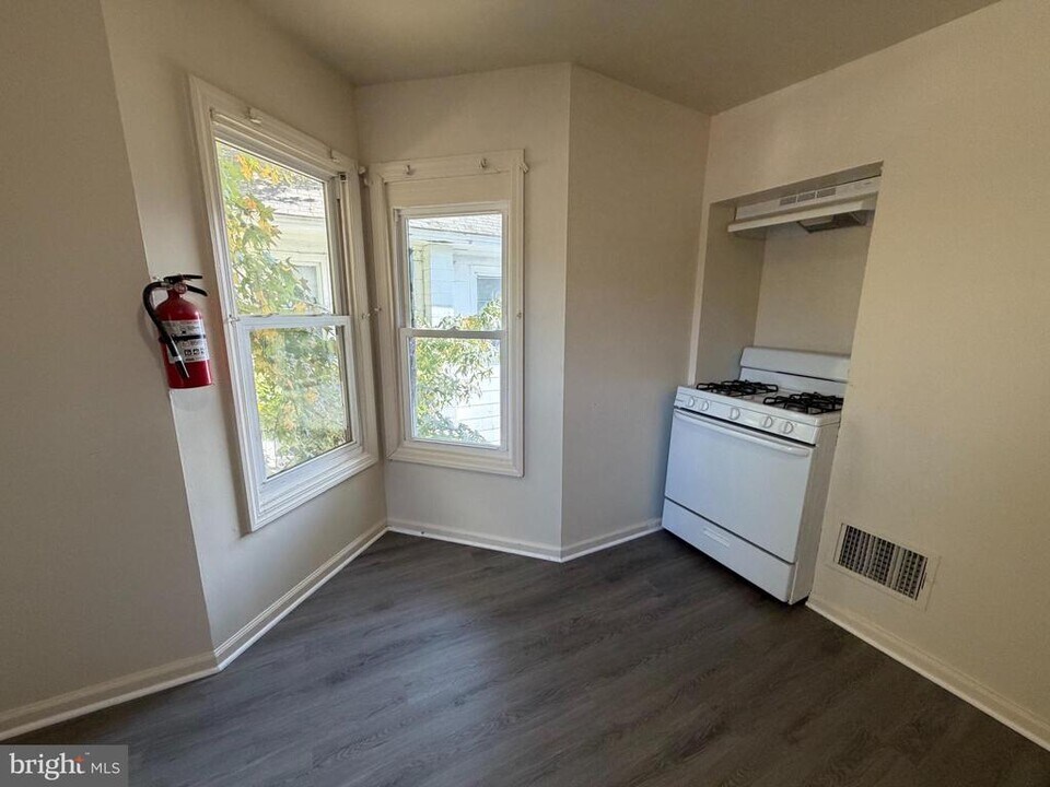 110 W Main St in Millville, NJ - Building Photo