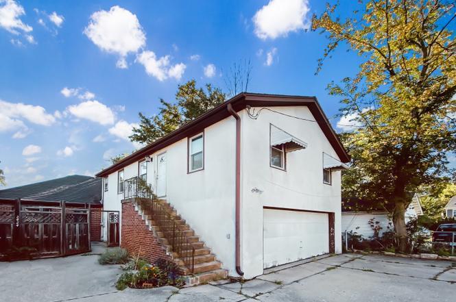 2424 Green Bay Rd in Highland Park, IL - Building Photo