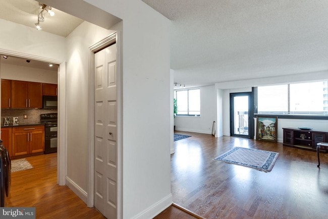 5501 Seminary Rd-Unit -912S in Falls Church, VA - Foto de edificio - Building Photo