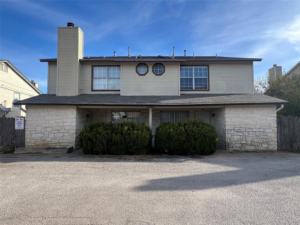 2213 Creekside Ln in Georgetown, TX - Building Photo