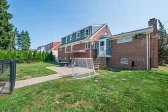44 Gless Ave in Nutley, NJ - Building Photo - Building Photo