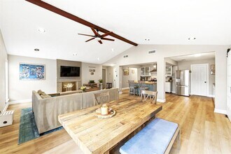 7210 Towering Oaks Dr in Austin, TX - Building Photo - Building Photo