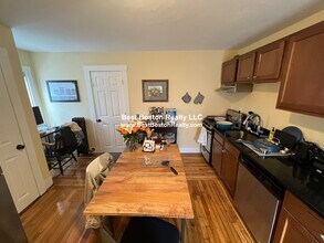 5-7 Blake St. Unit 4, Unit 4 in Cambridge, MA - Building Photo - Building Photo