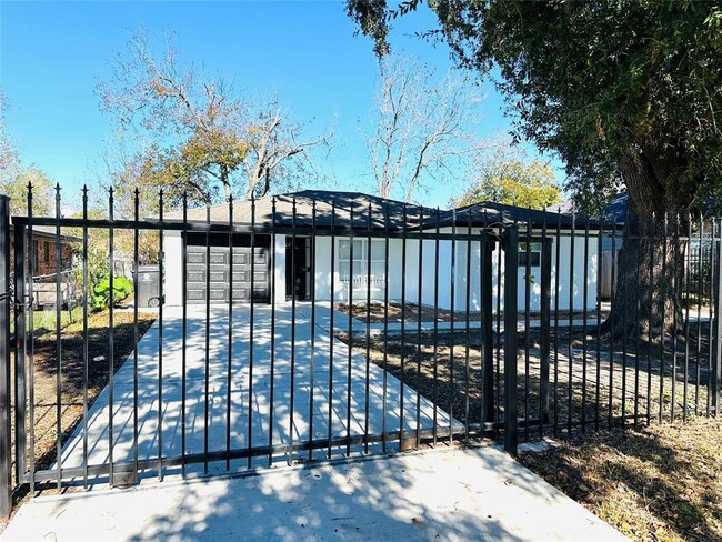 property at 3605 Barberry Dr