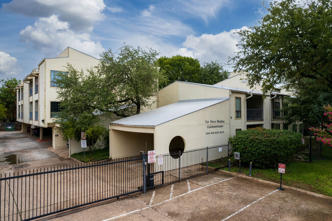 Far West Skyline Condominiums in Austin, TX - Building Photo - Building Photo