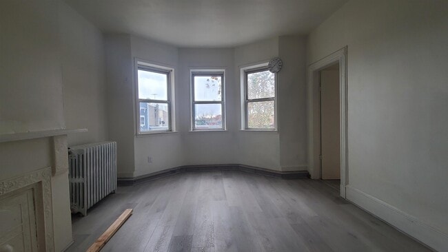 242 Bowers St in Jersey City, NJ - Building Photo - Building Photo