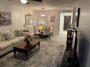4393 Trevi Ct, Unit 106 in Greenacres, FL - Foto de edificio - Building Photo