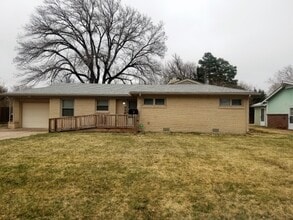 2440 N Riverlawn Dr in Wichita, KS - Building Photo - Building Photo