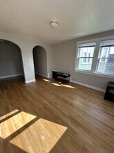 107 Elizabeth St-Unit -4 in Eau Claire, WI - Foto de edificio - Building Photo