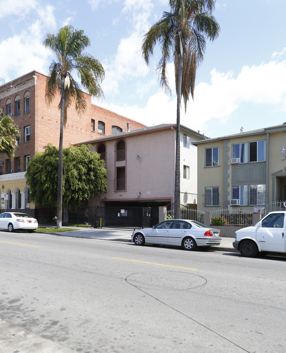 734 S Catalina St in Los Angeles, CA - Building Photo