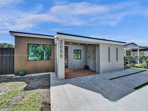 2066 NE 174th St in North Miami Beach, FL - Building Photo - Building Photo