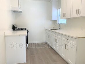 138 S Cedar St in Glendale, CA - Building Photo - Building Photo