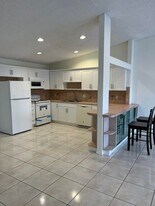 4423 Woodstock Dr in West Palm Beach, FL - Building Photo
