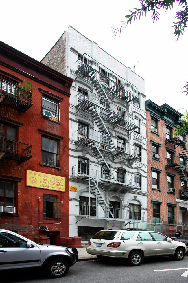 199 Henry St in New York, NY - Foto de edificio - Building Photo