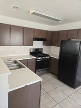 4659 Krissylouise Way, Unit A in Las Vegas, NV - Foto de edificio - Building Photo