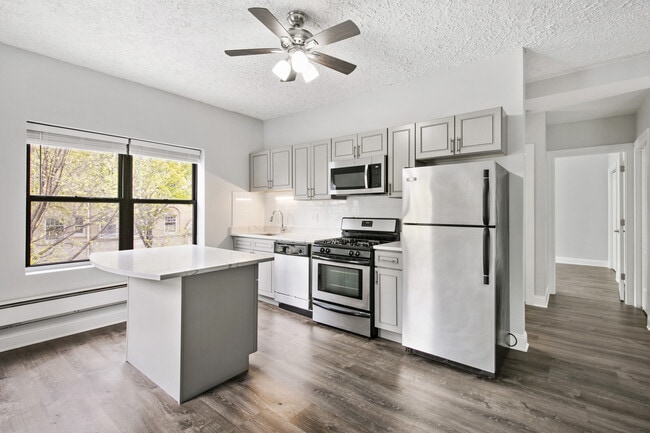 4555 Malden St in Chicago, IL - Building Photo - Building Photo