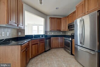 400 Cameron Station Blvd, Unit 328 in Alexandria, VA - Building Photo - Building Photo