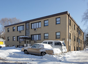 1025 York Ave in St. Paul, MN - Building Photo - Building Photo